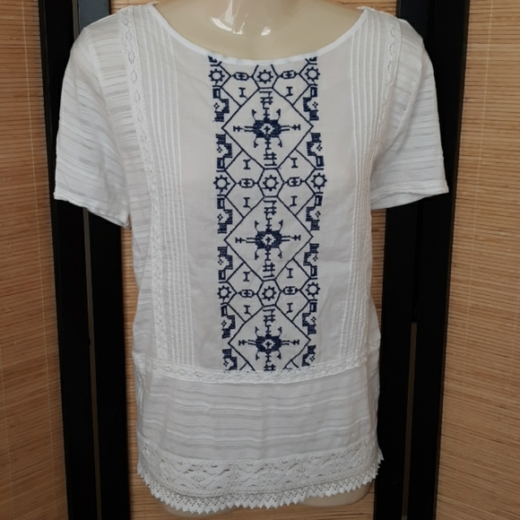 Lucky Brand Tops - ☘️LUCKY BRAND embroidered cotton top Size M EUC lace detail